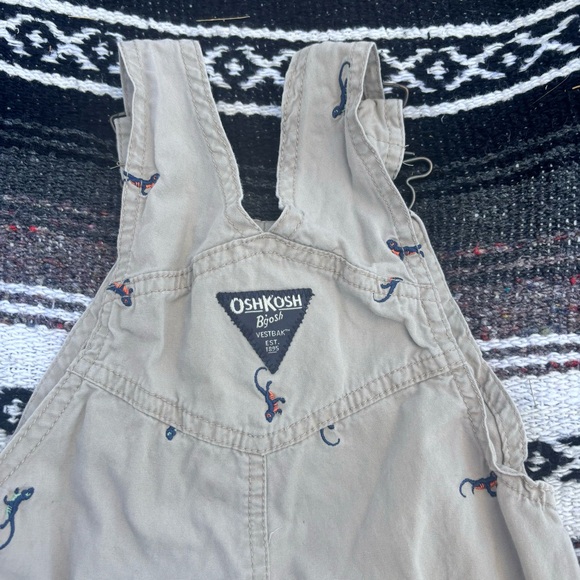 OSH KOSH BGOSH KHAKI EMBROIDERED LIZARD OVERALLS SIZE 2T ADORABLE - Picture 7 of 8